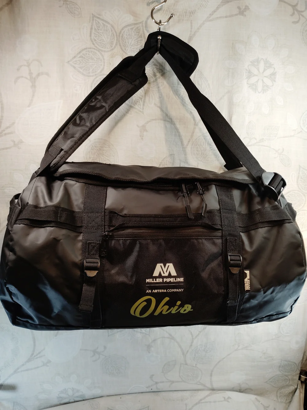 Urban Peak Miller Pipeline Ohio Black Travel Duffel/ Backpack Bag